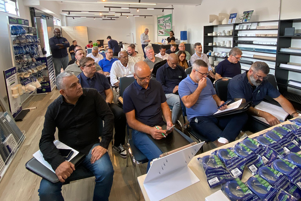 Inauguração novo showroom Estrela Acessórios e Conexões com presença do time de representantes comerciais