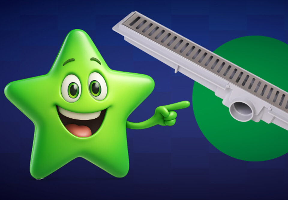 Mascote da Estrela ao lado do Ralo Premium Linear com Grelha Inox, celebrando a indicação ao Prêmio Melhor Produto do Ano 2025 da Revista Revenda